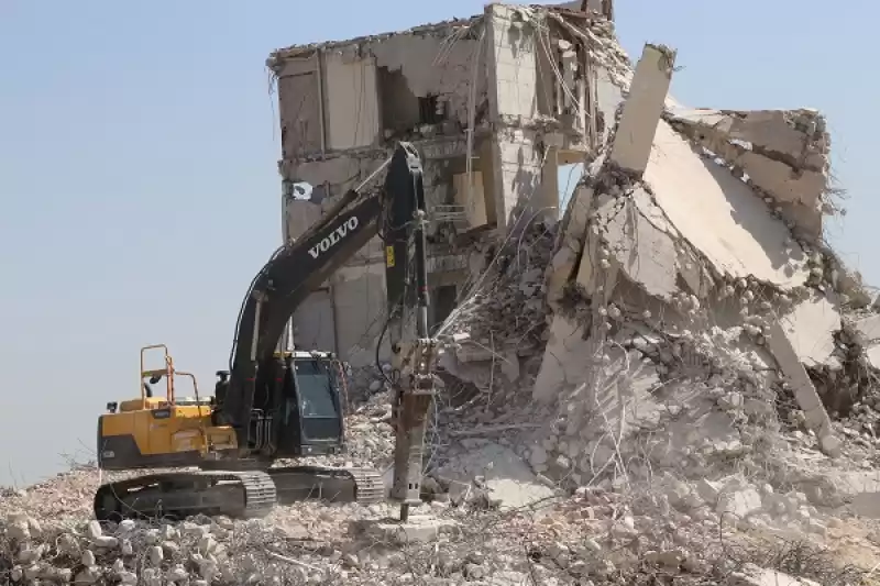 Hatay'da Ağır Hasarlı 9 Bina Kontrollü Yıkıldı