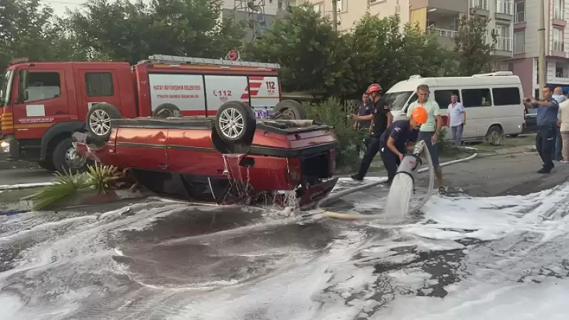 Hatay'da çarpışan Iki Otomobilin Sürücüleri Yaralandı