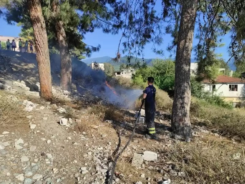 Hatay'da Ağaçlık Alanda çıkan Yangın Söndürüldü