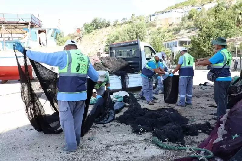 Hatay Sahilleri, HBB Tarafından Temizleniyor 