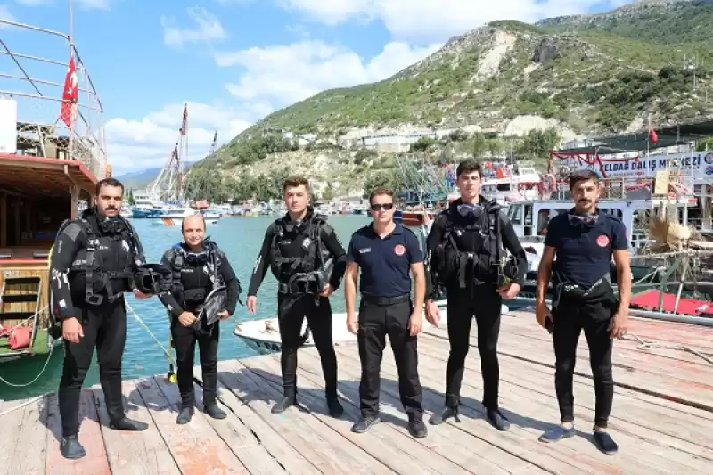 Hatay Sahilleri, HBB Tarafından Temizleniyor 