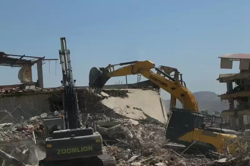 Hatay'da Ağır Hasarlı 5 Bina Kontrollü Yıkıldı