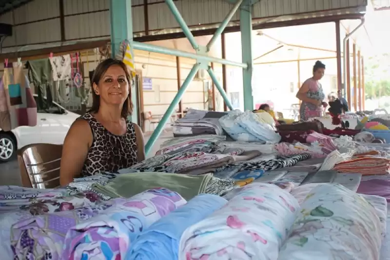  Depremden Etkilenen Hatay'da Kadınlar Yeniden Pazardaki Tezgahlarının Başına Geçti