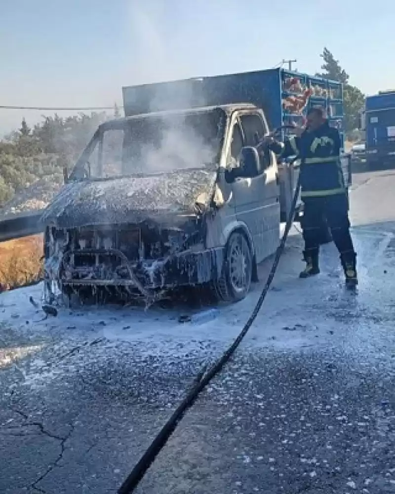 Hatay'da Tavuk Yüklü Kamyonette çıkan Yangın Söndürüldü