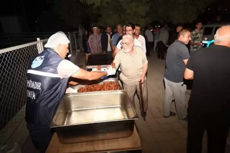 Antakya Belediyesi’nden Kandil Simidi Ve Tatlı Ikramı