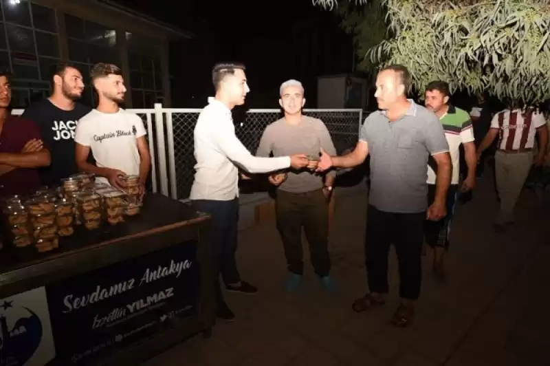 Antakya Belediyesi’nden Kandil Simidi Ve Tatlı Ikramı