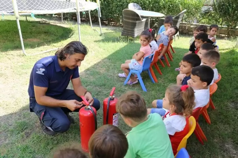 İtfaiye Haftası’nda Minik öğrencilere Yangın Söndürme Eğitimi Verildi