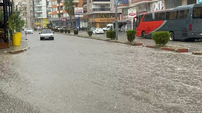 Hatay Dörtyol'da Sağanak Etkili Oluyor