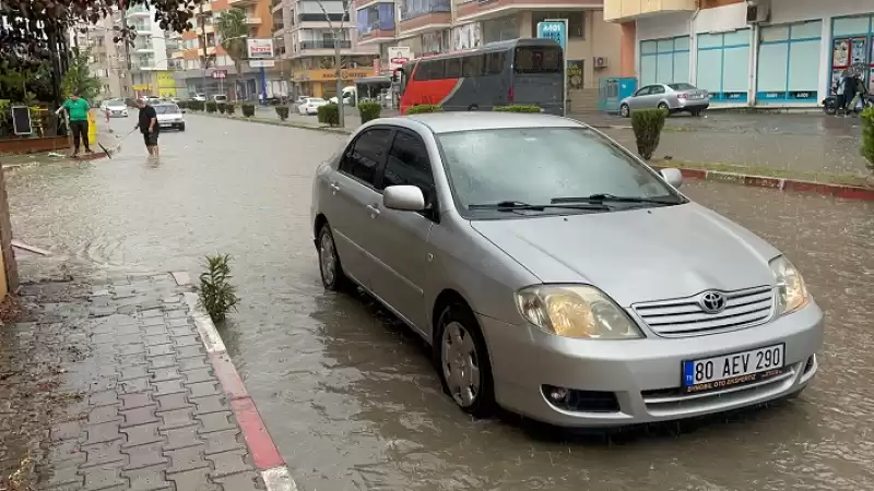 Hatay Dörtyol'da Sağanak Etkili Oluyor