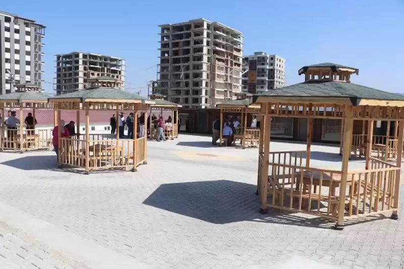 Hatay'da Depremzede Nakliyeciler, Yapımı Tamamlanan çarşıda Iş Yerlerine Kavuştu