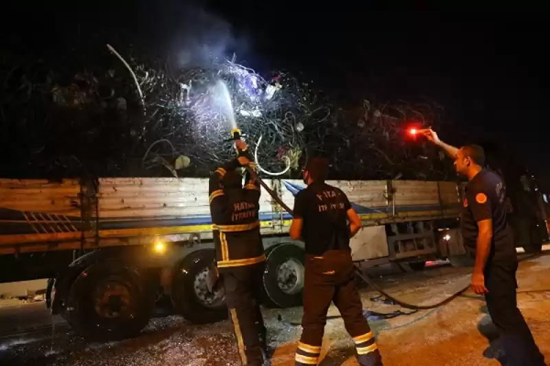 Hatay'da Tırın Dorsesinde çıkan Yangın Söndürüldü