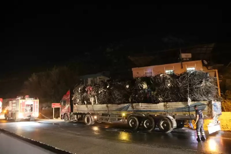 Hatay'da Tırın Dorsesinde çıkan Yangın Söndürüldü