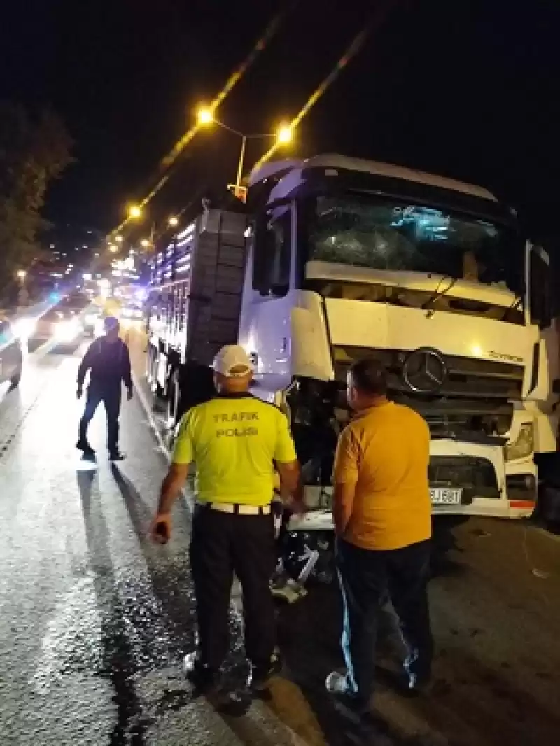 Hatay’da Tırın Kamyona çarpması Sonucu 1 Kişi Yaralandı