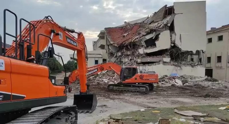 Yıkım Kararı Verilen Erzin Devlet Hastanesi Yıkıldı