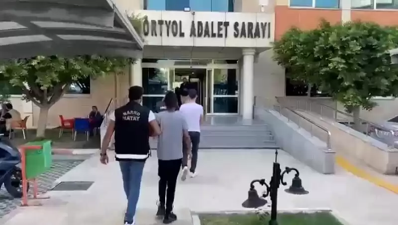 Hatay'da Yedek Lastiğinde Uyuşturucu Ele Geçirilen Araçtaki 2 Zanlı Tutuklandı