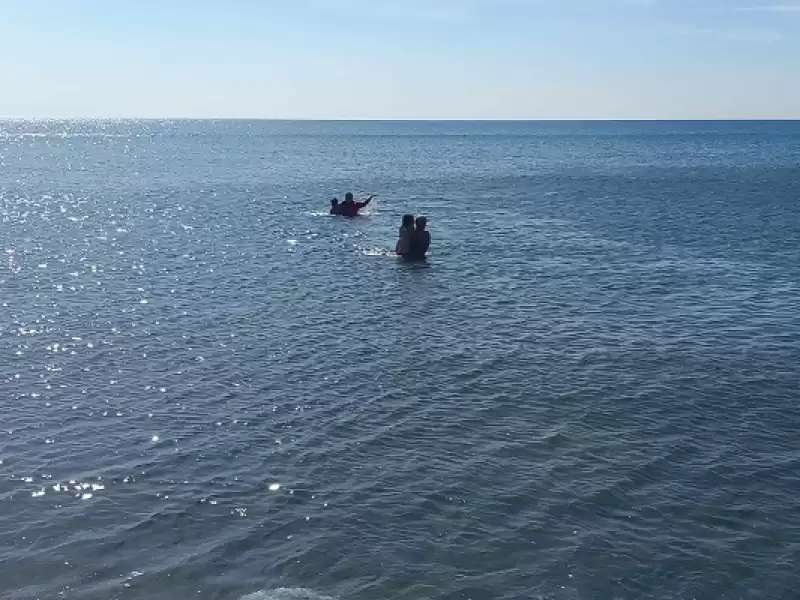 Hatay'da Denizde Boğulma Tehlikesi Geçiren çocuk Kurtarıldı