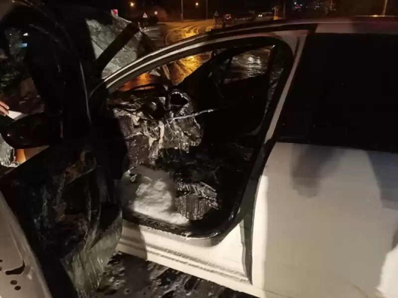 Hatay'da Refüje çarpan Otomobilin Sürücüsü Yaralandı