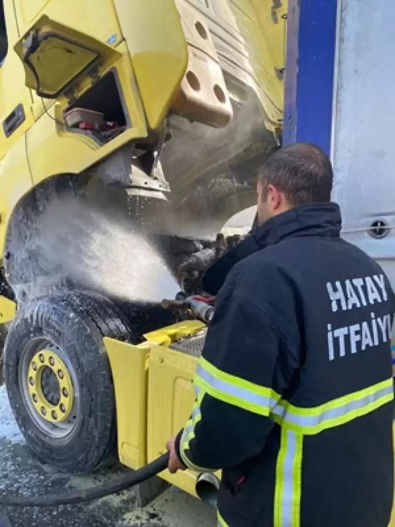 Hatay'da Seyir Halindeki Tırda çıkan Yangın Söndürüldü