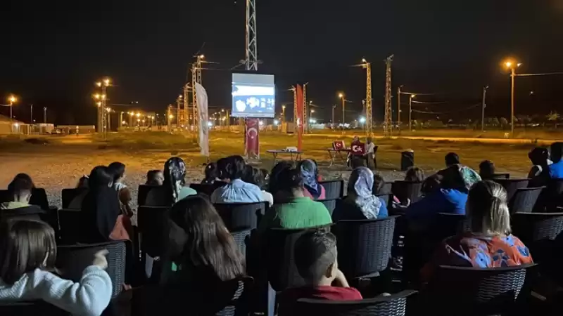 Hatay'da Konteyner Kentte Sinema Etkinliği Düzenlendi 