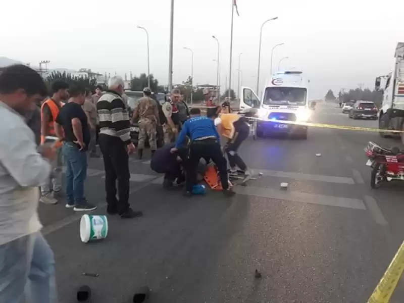 Hatay'da Iki Otomobilin çarpıştığı Kazada 1 Kişi öldü, 6 Kişi Yaralandı