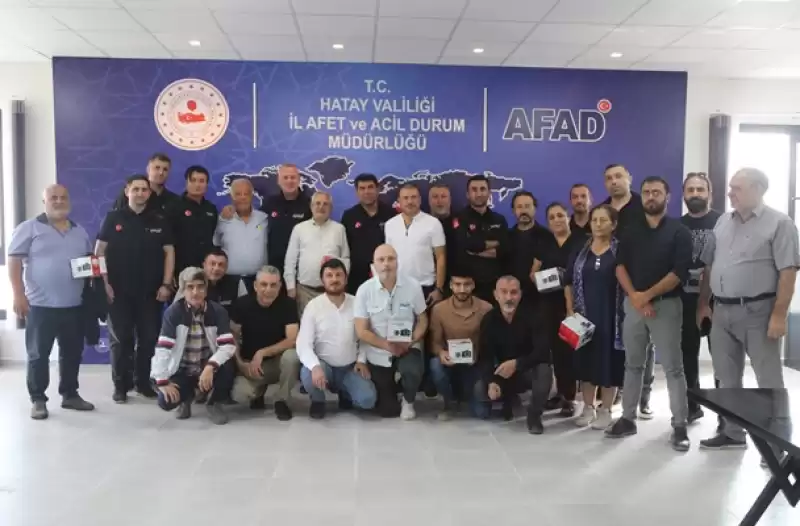 Hatay'da Depremden Etkilenen Gazetecilere Ekipman Desteği