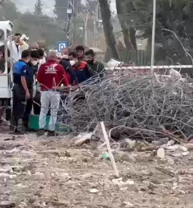 Antakya Akevler Mahallesinde Yıkılan Binanın Temel Kazısında Ikinci Bir Ceset Daha çıktı!