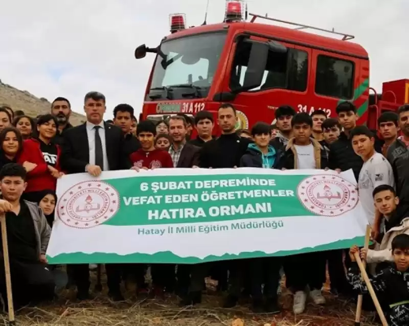 Depremde Hayatını Kaybeden öğretmenler Için Fidan Dikildi