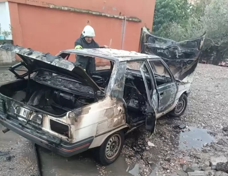 Hatay'da Otomobilde çıkan Yangın Söndürüldü