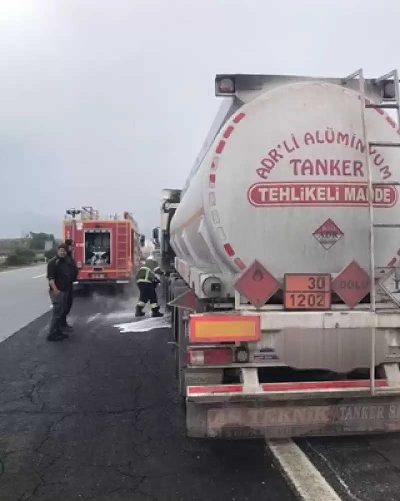 Hatay’da Tankerin Lastiğinde çıkan Yangın Söndürüldü 