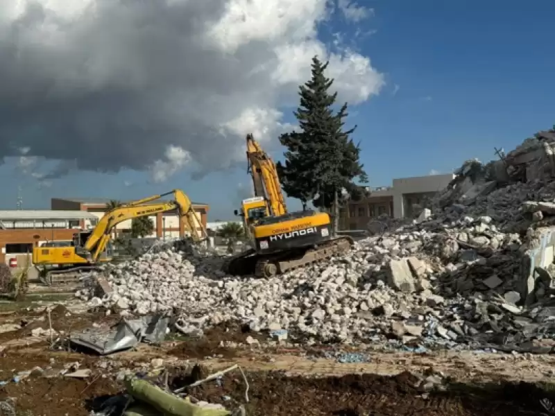 Hatay'da Depremlerde Hasar Alan Karayolları 53. Şubesi Şefliği Binası Kontrollü Yıkıldı