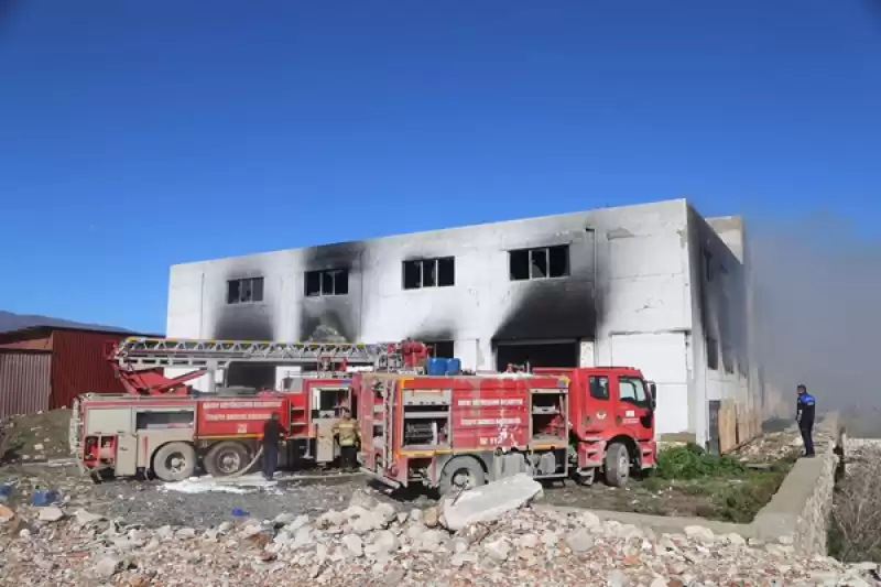 Hatay'da Mobilya Fabrikasında çıkan Yangın Kontrol Altına Alındı