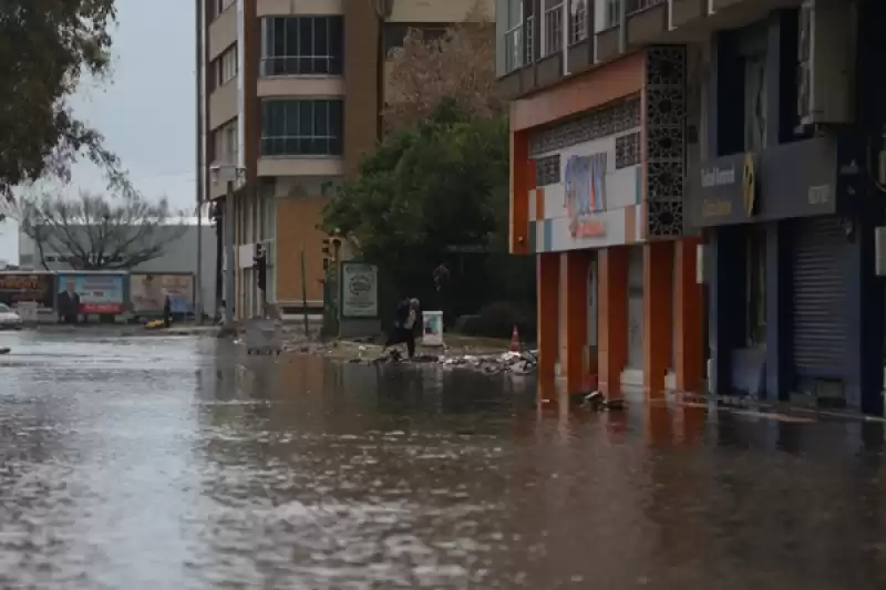 Hatay'ın İskenderun Ilçesinde Sağanak Etkili Oldu