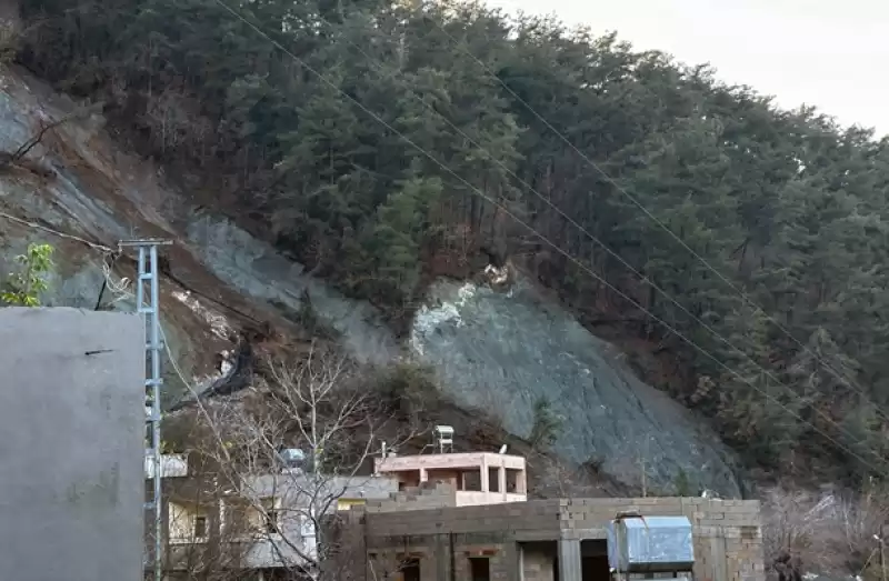 Hatay'da Toprak Kayması Sonucu 3 Yayla Evi Kullanılamaz Hale Geldi