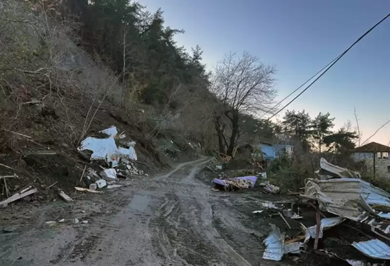 Hatay'da Toprak Kayması Sonucu 3 Yayla Evi Kullanılamaz Hale Geldi