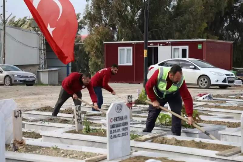 Şehit Depremzedelerin Mezarlığında Düzenleme Tamamlandı