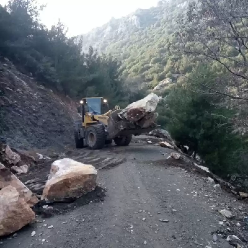 HBB, Tüm Ilçelerde Yol Yapım Ve Bakım çalışmalarına Devam Ediyor