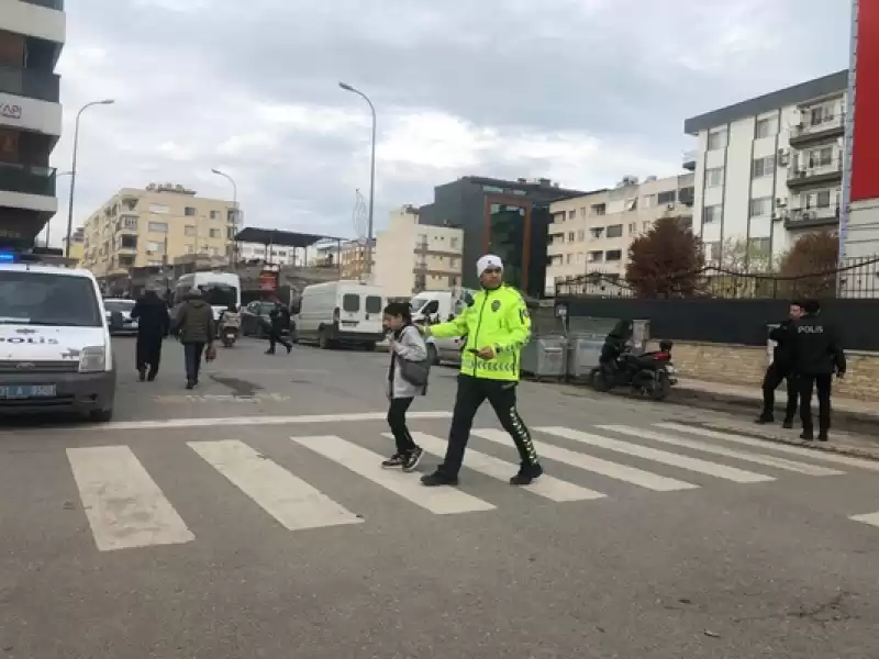 Hatay'da Polis Okul önlerinde Denetim Yaptı