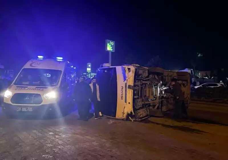 Hatay'da Devrilen Midibüsteki 11 Polis Yaralandı