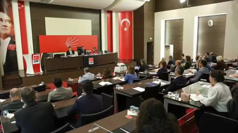 CHP'de Iki Turlu Aday Mesaisi: Lütfü Savaş Yerini Korudu