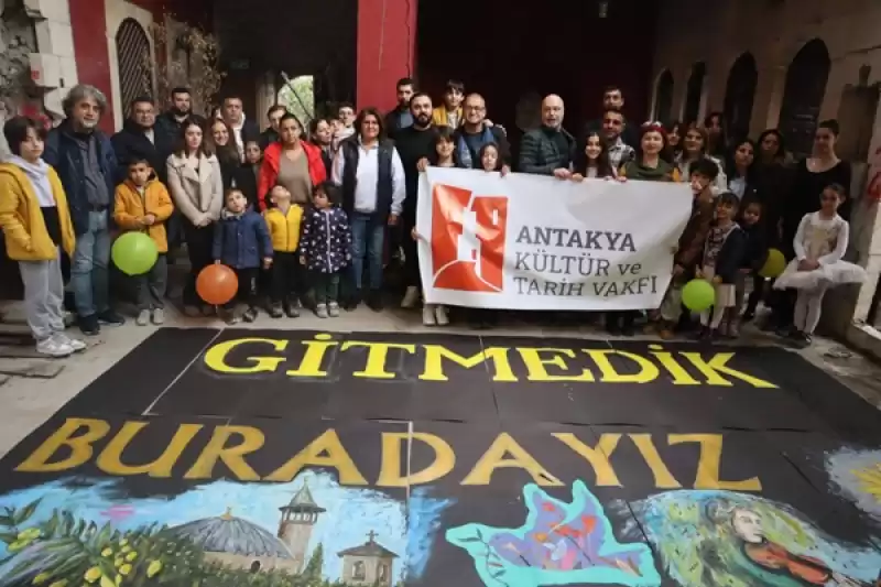 Yeniden Antakya” Resimli Performans Mesajı: “Gitmedik Buradayız”