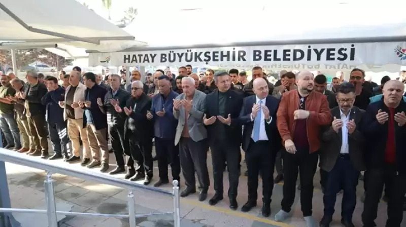 BELEDİYE BAŞKAN ADAYLARI CENAZEDE BULUŞTU