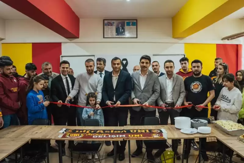 UltrAslan Ataker Ortaokulunda Kütüphane Açtı