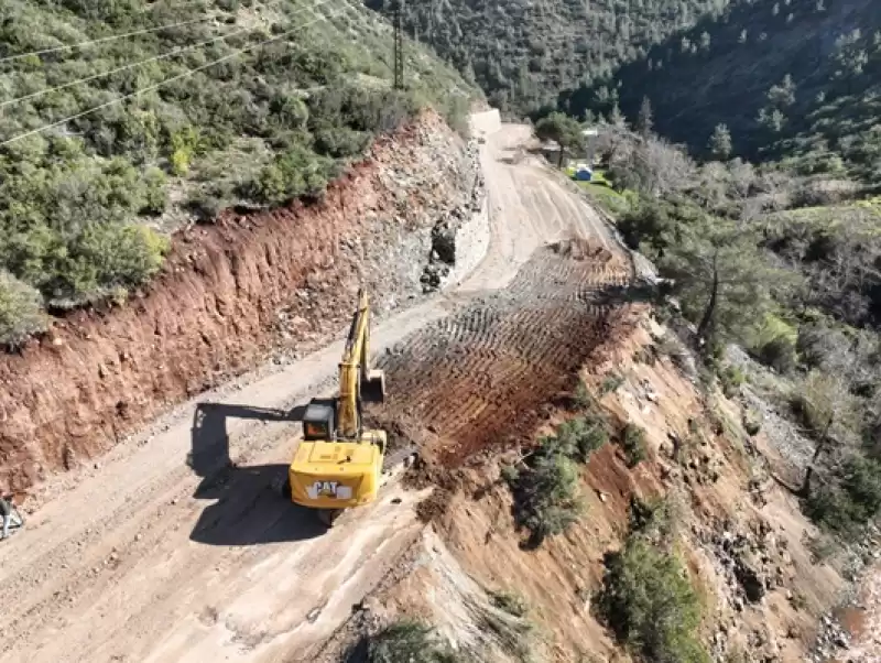 Serinyol-Madenli Yolunda Genişletme çalışmalarında Yoğun Mesai Harcanıyor