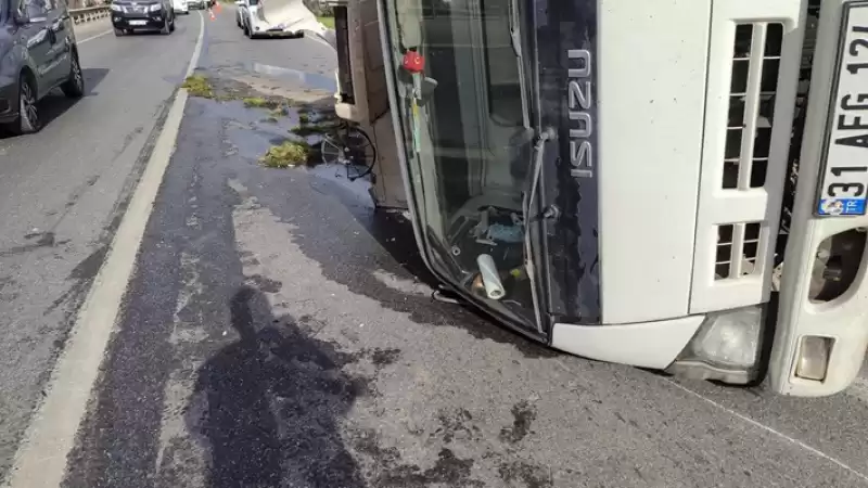 Hatay'da Devrilen Kamyonun Sürücüsü Yaralandı