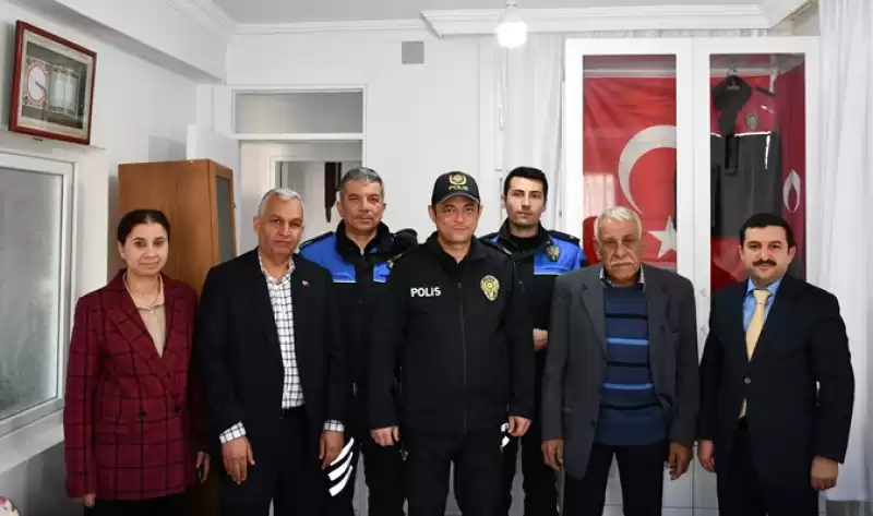 Şehit Polis Emirhan Şimşek'in Hatay'daki Baba Evinin Tadilatını şehidin Meslektaşları Yaptırdı