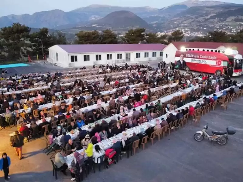 Başkan Gül, Konteyner Kentte Iftarda