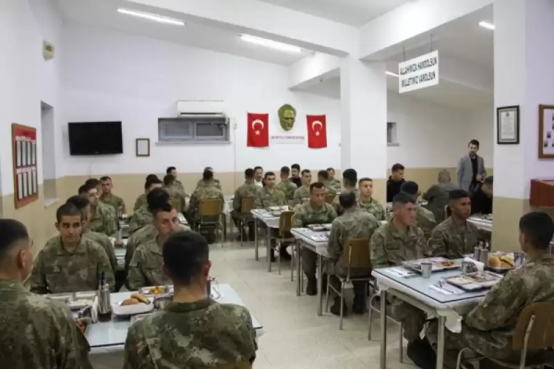 Vali Masatlı, Mehmetçiklerle Iftar Yaptı