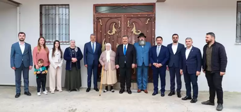 Sağlık Bakanı Koca, Hatay'ın Samandağ Ilçesinde Ziyaretlerde Bulundu