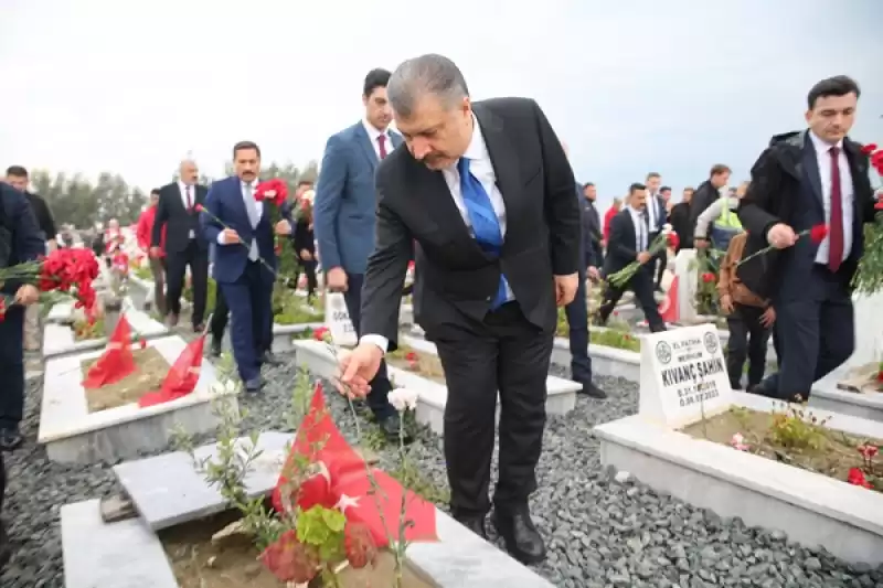 Sağlık Bakanı Fahrettin Koca, Hatay'da Mezarlık Ziyareti Sonrası Konuştu