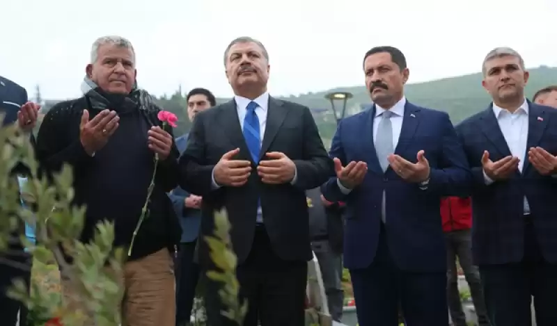 Sağlık Bakanı Fahrettin Koca, Hatay'da Mezarlık Ziyareti Sonrası Konuştu